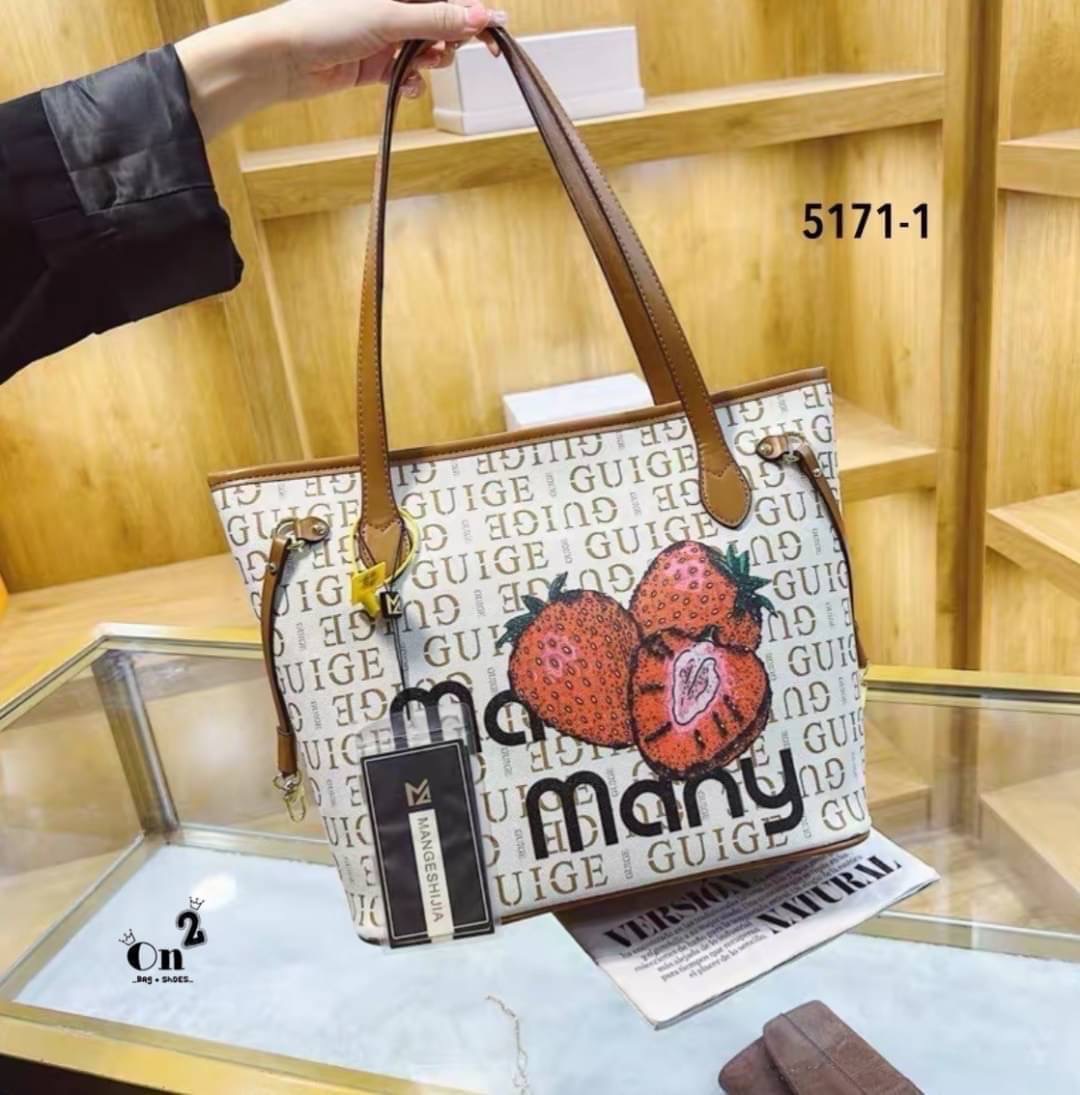 NEW-IN 🤎 Tote bag ทรงนี้จุได้เยอะมากๆค่า ใส่ I Pedได้นะคะ มาใหม่ ลายโมโนแกรมสวยหรู ดูแพงค่ะ👏🏻✨แนะนำสุดๆค้า จุได้เยอะ