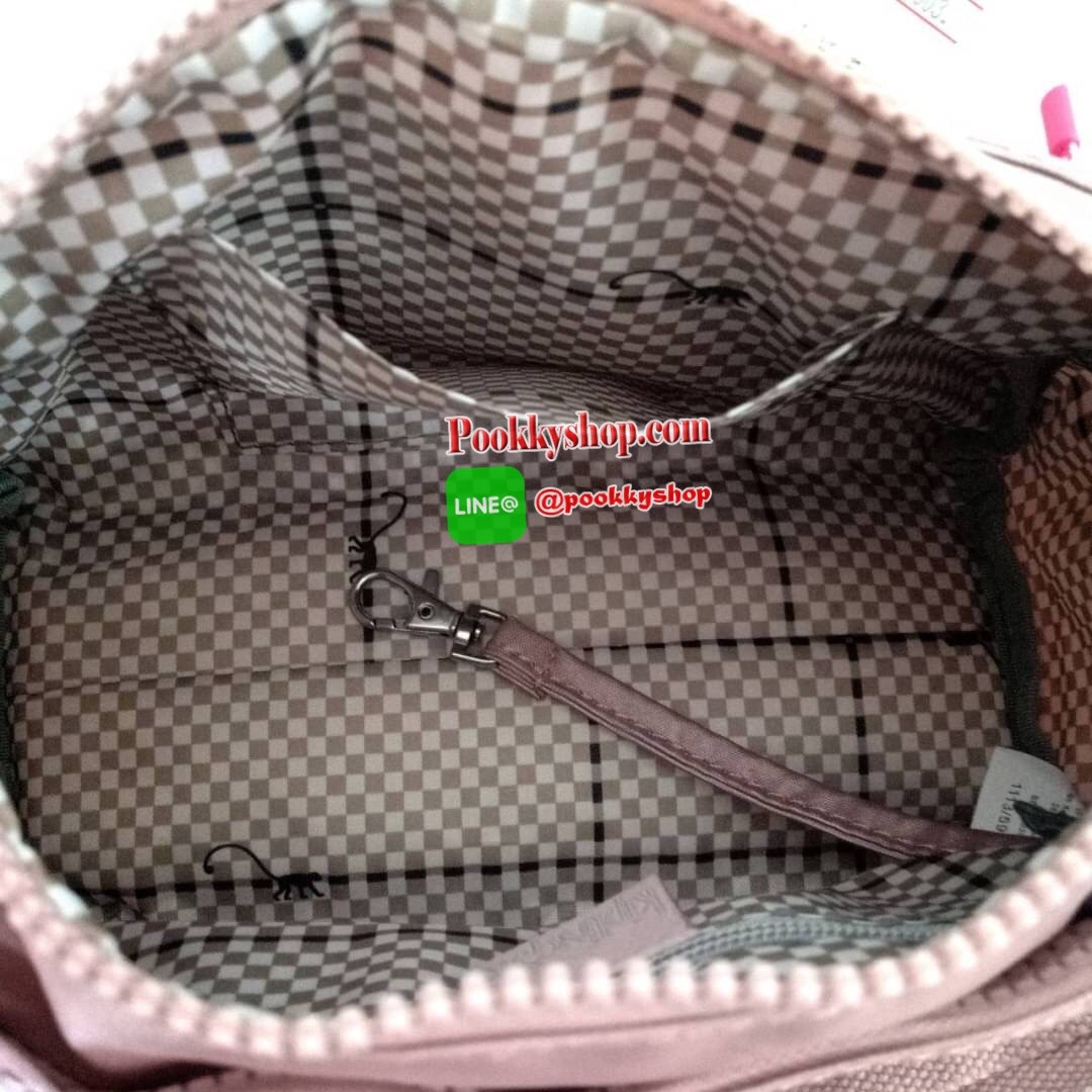 KIPLING Mini Crossbodybag กระเป๋าสะพายข้างขนาดกะทัดรัด ผลิตจากวัสดุ Nylon+ Polyester100% มีช่องใช้งานแยกย่อยมากถึง 4 ช่อง -ด้านหน้ามีช่องซิป 2 ช่อง -ช่องหลักโล่ง กว้าง จุของใช้ได้เยอะ -ด้านหลังมีช่องซิปอีก 1 ช่อง มาพร้อมพวงกุญเเจลิง สายสะพายยาวสามารถปรับไ