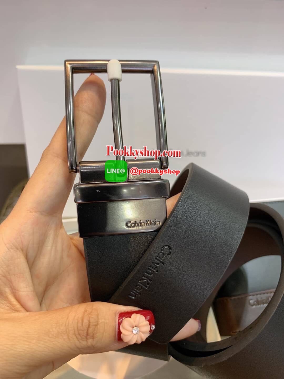 SETสุดคุ้ม!!! ซื้อ1ได้ถึง2 CALVIN KLEIN LEATHER BELT & WALLET VALUE PACK Limited Edition ทั้งเข็มขัด และกระเป๋าสตางค์พับสองตอนภายในมีช่องใส่บัตร ช่องใส่เหรียญ ใส่ธนบัตรแยกเป็นสัดส่วน คุณภาพดีตามแบบฉบับของแบรนด์ เข็มขัดสามารถกลับด้านใช้ได้ทั้งสีดำและสีน้ำต