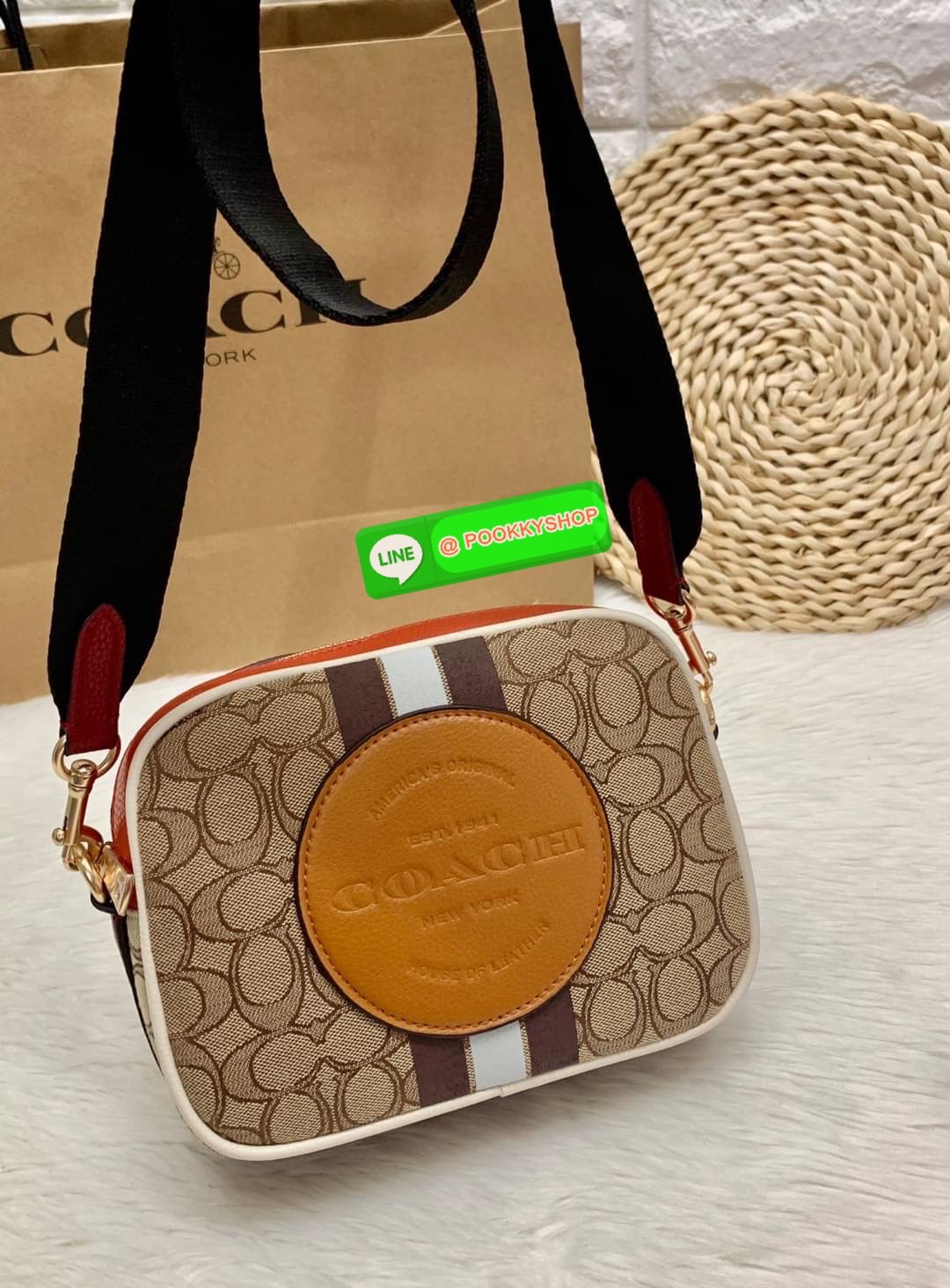 New arrival! 🌈รุ่นใหม่ห้ามพลาดค่ะ! Coach Dempsey Camera Bag In Signature Jacquard With Stripe And Coach Patch ((1912)) พร้อมส่งที่ไทย! กระเป๋าสะพายครอสบอดี้ร์กรือสะพายข้างได้ วัสดุJacquard+หนังแท้ สวยงามมากๆค่ะ ด้านหน้ามีป้ายวงกลมหนังโลโก้แบรนด์ เ