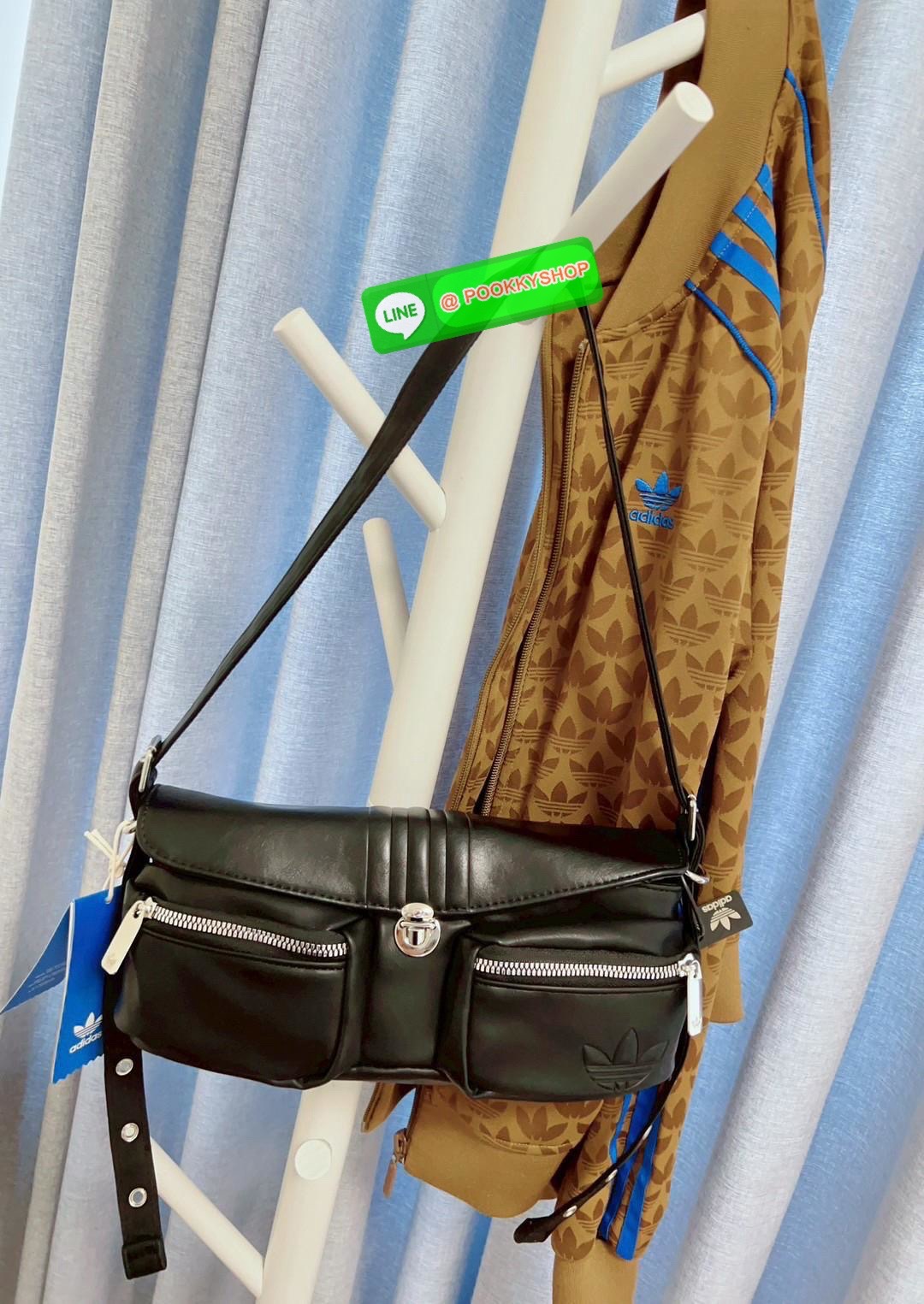 ADIDAS ORIGINALS HOBO LEATHER SHOULDER BAG 🔖พร้อมส่ง! กับกระเป๋าแนวสตรีทที่ออกแบบให้ใช้งานได้ทุกโอกาศ ดีไซด์เก๋ ถูกใจสาวๆกันเลบทีเดียวค่า 🔖หนังแท้หนานิ่ม เนื้อแมทอย่างดีสวยมากๆ อะไหล่เงิน ด้านหน้าเป็นช่องซิปสำหรับใส่ของจุกจิก เปิด-ปิดกระเป