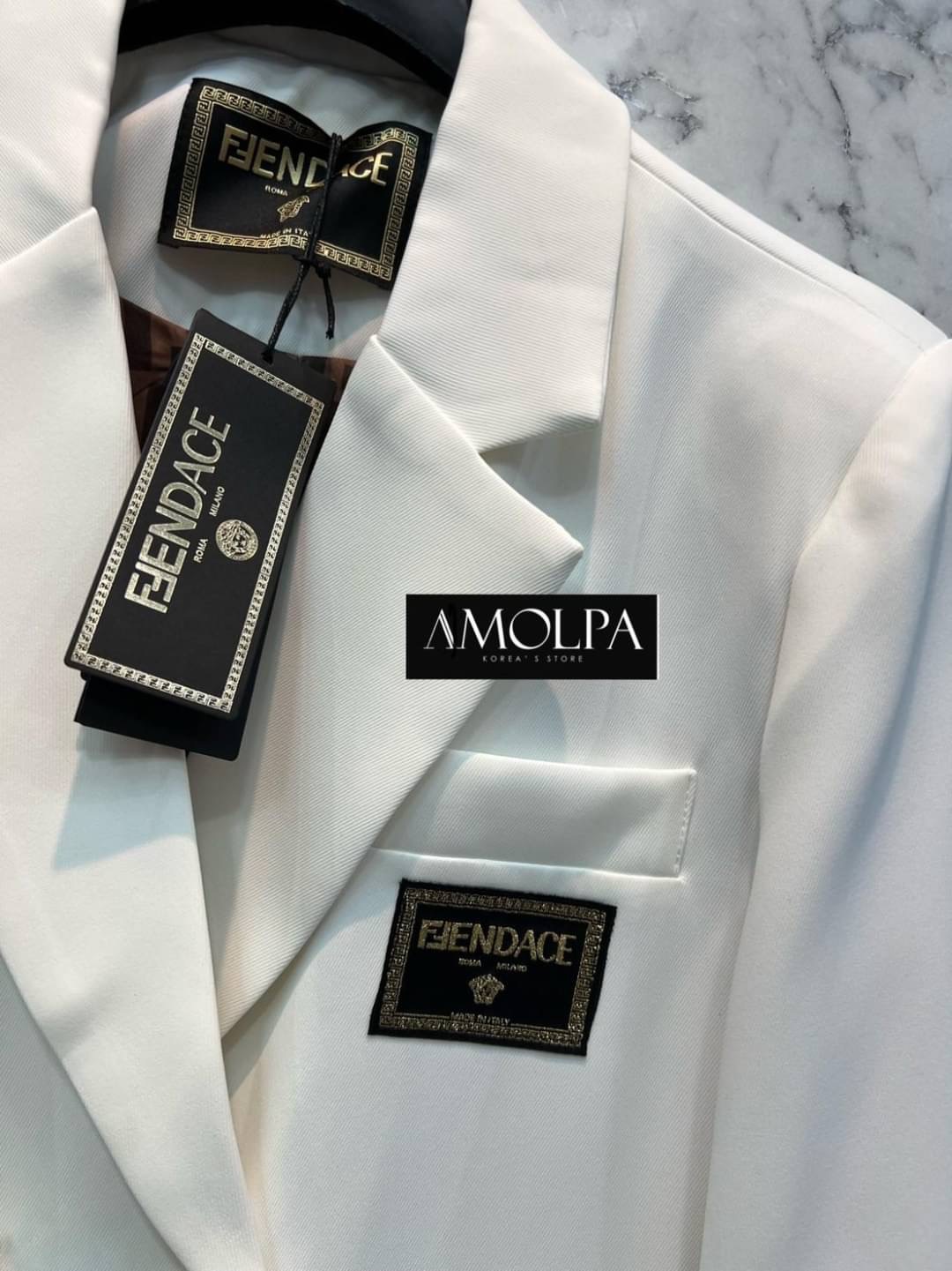 พร้อมส่ง!!! มาต่อที่ สูท BLAZER งาน FENDIxVERSACE BLAZER ผ้านางดีเริ่ดดด ซับในอย่างดี ใส่แล้วต๊าซมาก สวยหรู ไฮโซ อย่าลืมจัด นะคะ งานดีมากกก ผ้าหนักกคุ้มราคาสุดๆ !! !! งานสวยงานดีต้องแบรนด์AMOLPA เท่านั้น !!