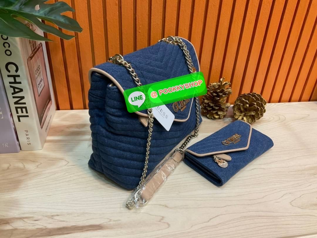 🚚 พร้อมส่ง 🚚 Guess Women’s Crossbody Bag Set สุดคุ้ม!!!! เซตสวยหรูดูแพง สวยจริงจริง ช้าหมด ราคานี้หาที่ไหนได้!! กระเป๋าสะพาย+กระเป๋าสตางค์ใบยาว มาพร้อมพวงกุญแจถอดออกได้ ด้านหน้าประดับโลโก้แบรนด์สวยโดดเด่น กระเป๋าสะพายไหล่ และสะพายข้าง cros