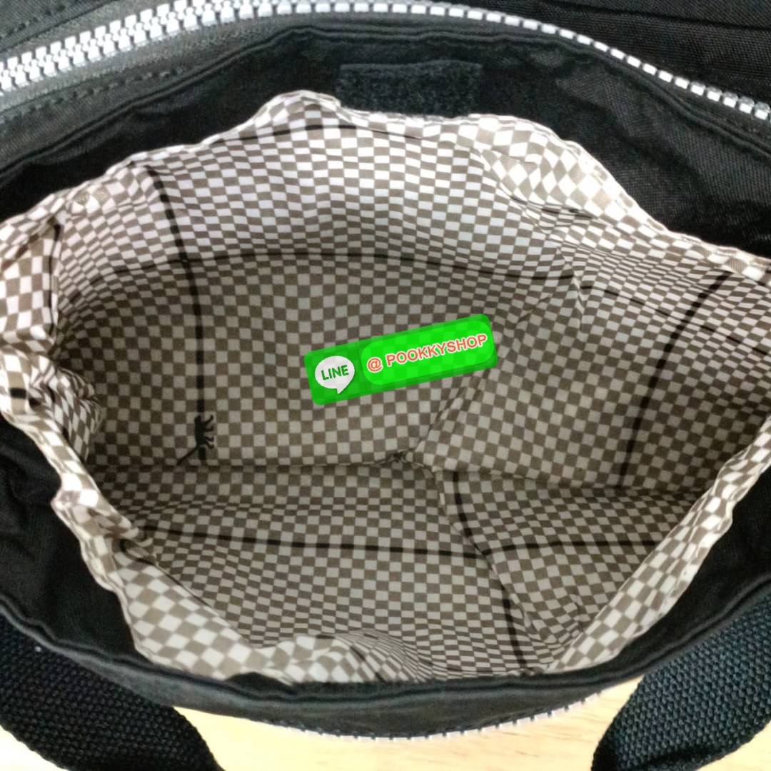 KIPLING ELISE HANDBAG กระเป๋าถือและสะพายไหล่ วัสดุ Nylon +Polyester ขนาดกำลังพอดี จุของได้มาก มีหูจับสองสาย ถือสะดวก น้ำหนักเบา มีช่องซิป ด้านหน้า ช่อง กระเป๋าหลักเปิด-ปิดด้วยซิป มี3 ช่องว่างใส่ของได้จุมากๆ ใส่มือถือได้ กระเป๋าสตางค์ใบยาว และ เครื่องสำอาง