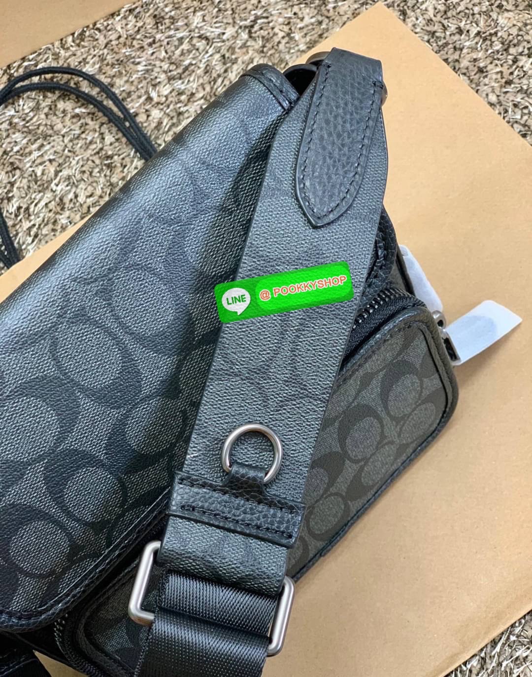 NEW ARRIVAL! COACH SULLIVAN FLAP CROSSBODY IN SIGNATURE ((C9870)) พร้อมส่งก่อนใคร! ทรง สวยเก๋ กระเป๋าสะพายแบบครอสบอดี้ร์ของคุณผู้ชายเค้าเลยค่ะ หนังแท้2แบบสวยงาม น่าใช้มากๆ ✔️รุ่นนี้พิเศษห้อยป้ายแแบรนด์ด้านข้างมาให้2ป้ายเลยค่ะ ด้านหน้ามีช่องซิปใส่มื