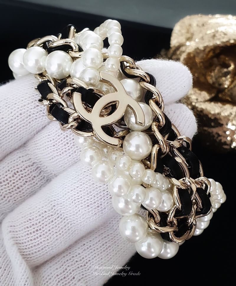 Super Hi-End Quality !!!! ((งาน 1:1 เหมือนในช็อปมากที่สุดค่ะ)) Chanel Bracelet สร้อยข้อมือชาแนลงานไฮเอน 1:1 อะไหล่ทอง งานอย่างดี อะไหล่ทองคลาสสิค หอมกลิ่นหนังแท้ทุกตัว สั่งผลิตจากต้นแบบแท้ ดาราเซเลปใส่กันแทบทุกคน ใส่ได้ตลอดไม่ตกเทรน เข้ากับทุกการแต่งตัวเล