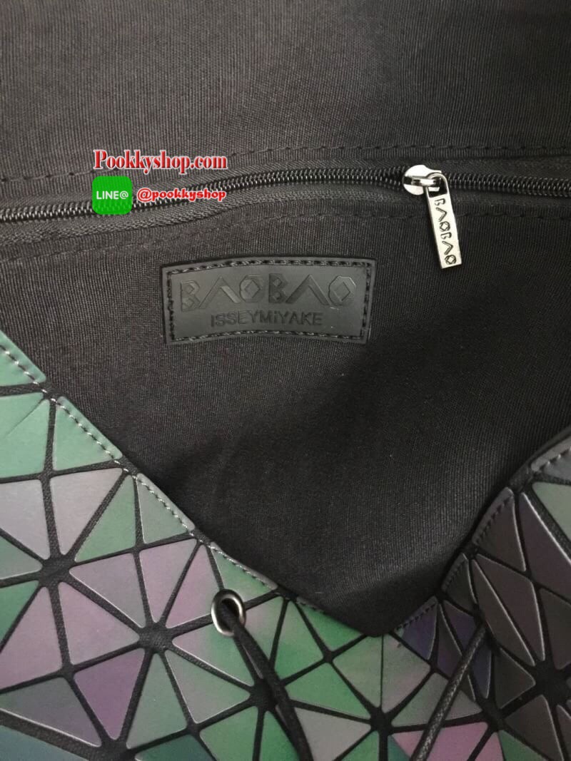 กระเป๋าเป้ Bao Bao Backpack. Geometric Backpack Luminous Backpacks Holographic Reflective Bag Shard Lattice Luminous Rucksack Lingge ใบใหญ่จุของได้เยอะ นำ้หนักเบา ตามสไตล์ BAO BAO ISSEY MIYAKE เปลี่ยนสีได้แสงแฟลช หรือแสงไฟ สะพายเก๋ๆ ใช้งานได้คล่องตัว วัสด
