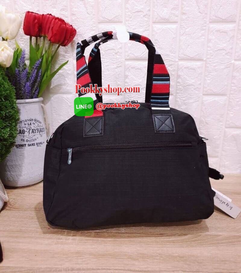 Kipling Women’s Defea Top-Handle Bag กระเป๋าถือหรือสะพายทรงตั้งสวย มีช่องใส่ของแยกเป็นสัดส่วนทั้งด้านในและนอก มีสายสะพายถอดและปรับความยาวได้ฟรีไซส์ มาพร้อมพวงกุญแจลิง น่าใช้คุ้มค่ามากๆจ้า