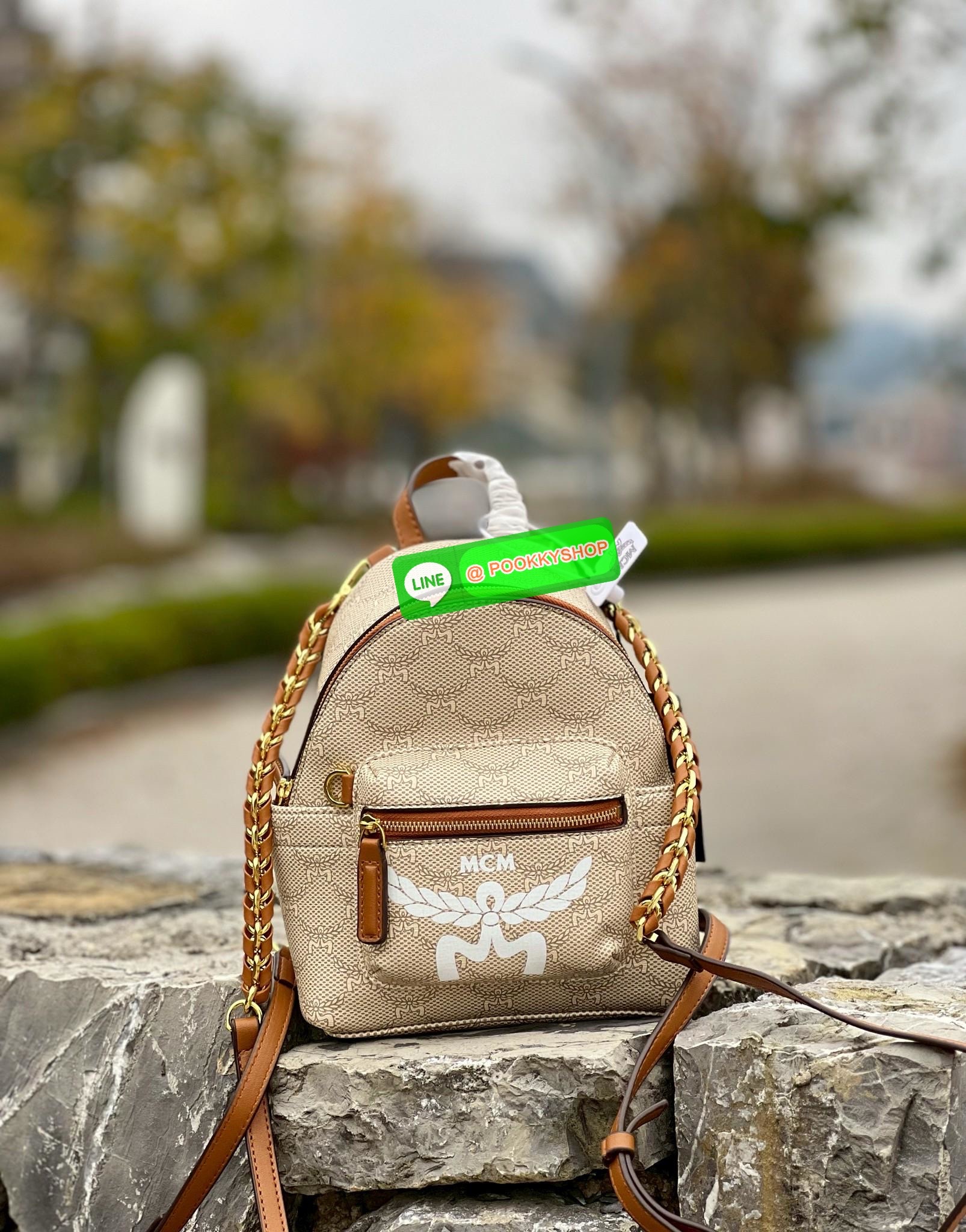 📸NEW NEW NEW!🎉🎉 เข้าแล้วสาวๆท่านใดรออยู่ จัดได้เลยค่าา อย่ารอช้าก่อนหมด! LAURETOS MCM STARK BACKPACK 📣พร้อมส่ง! บอกก่อนเลยน้องน่ารัก น่าใช้มากๆ พกพาติดตัวได้ตลอดเลยจริงๆค่า ใครมีแพลนเที่ยว ตปท.หน้าหนาวนี้จัดไปเลยค่าา สวยฉ่ำ