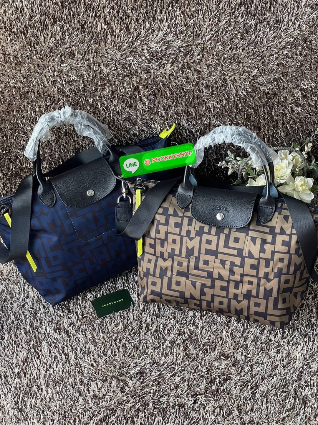 💕Longchamp LE PLIAGE LGP TOP HANDLE BAG M พบกับคอลเลคชั่นใหม่ล่าสุด มีดีไซน์ที่เรียบหรูและคลาสสิก แฝงด้วยลูกเล่นแบบเฟมินีน แถมยังมีน้ำหนักเบาอย่างไม่น่าเชื่อ มาพร้อมกับหูจับกระเป๋าคู่และฝาปิดแบบกระดุม กระเป๋าถือใบนี้สามารถใช้ถือแบบทั่วไป มีสายสะพา