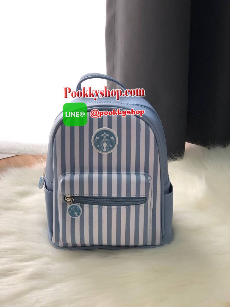 STARBUCKS BACKPACK กระเป๋าเป้สุดน่ารัก ขนาดกำลังพอเหมาะสำหรับใส่ของระหว่างวัน และช่องจัดเก็บอีกหลากหลายรูปแบบ ดีไซน์สวยนับเป็นอีกหนึ่งกระเป๋าเป้ที่พร้อมให้คุณได้สะพายออกไปข้างนอกได้ทุกวันอย่างมั่นใจ เพราะแมทช์เข้ากับทุกลุค รุ่นนี้แนะนำเลยค่า