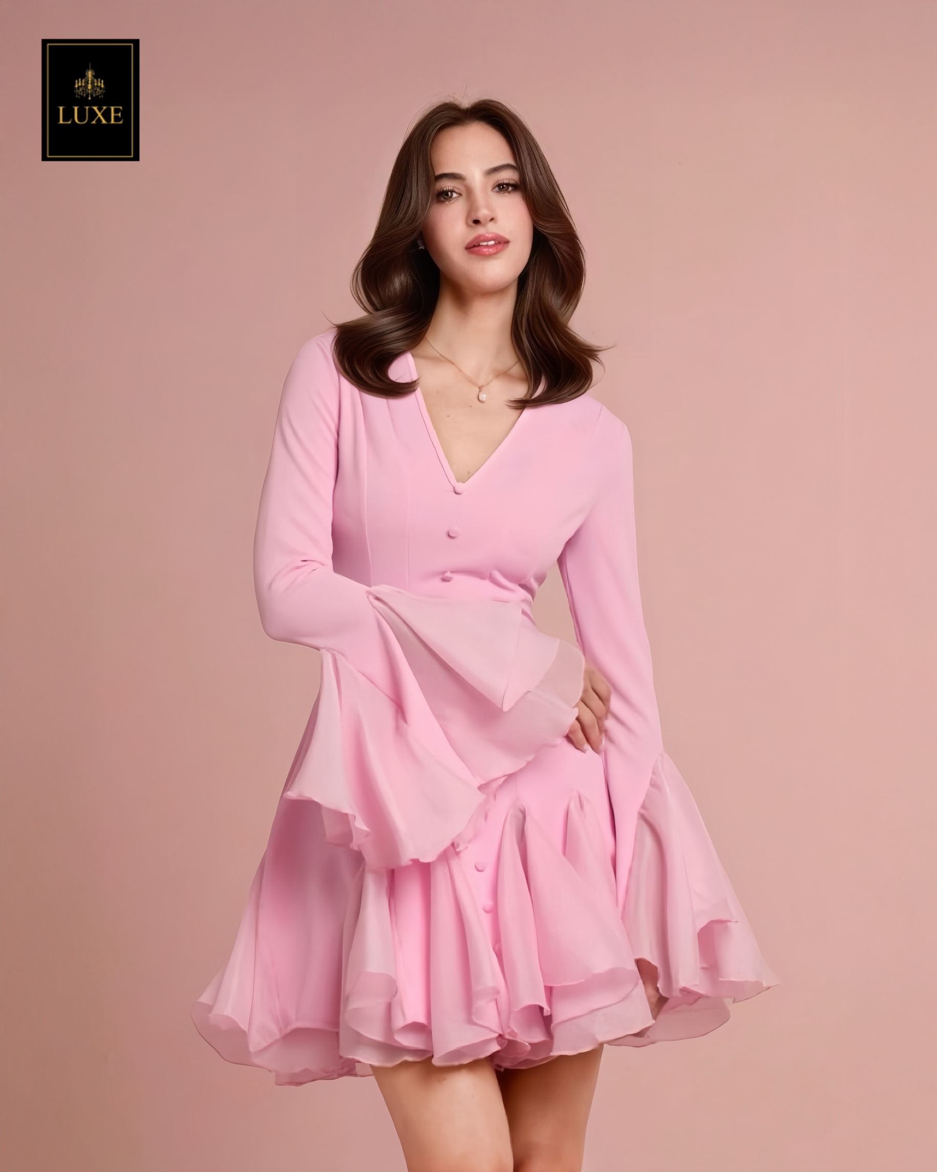 เดรสแฟชั่น ดีเทลปลายแขน และชายกระโปรงต่อผ้า แต่งระบายรอบ ด้านหน้าติดกระดุมปั๊ม