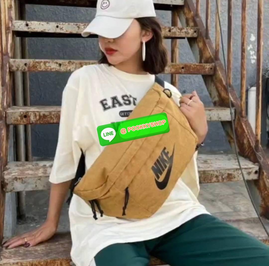 💕Nike Tech hip pack กระเป๋าคาดเอว Nike Tech รุ่นใหม่ชนช้อป!! ให้คุณหยิบใช้อุปกรณ์กีฬาและพกพาได้อย่างง่ายดาย พร้อมโดดเด่นด้วยกระเป๋าซิป 2 จุดสำหรับเก็บสิ่งของ และสายกระเป๋าแบบปรับได้เพื่อให้แนบกับลำตัว ใช้งานได้คล้องตัว ใส่ของได้จุสมใจเลยคร้า