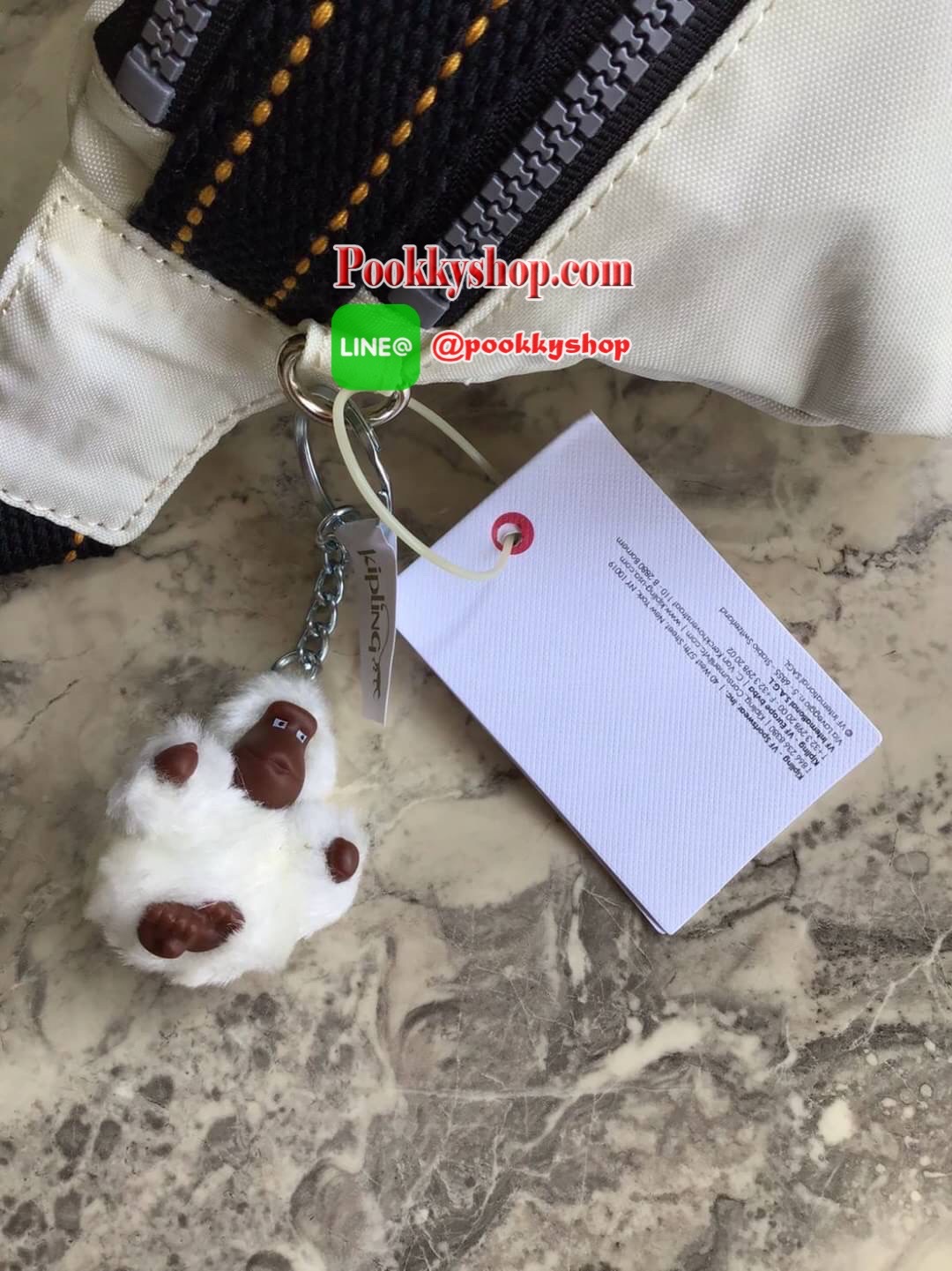 กระเป๋าคาดอกหรือคาดเอว KIPLING YASEMINA Fanny Pack วัสดุด้านนอก Nylon +polyester วัสดุกันน้ำ ด้านหน้ามี 2 ช่องใช้งาน แยกเป็นสัดส่วน ใส่มือถือได้ กระเป๋าเงินใบยาว พร้อมสายคล้องพวงกุญแจ และ พวงกุญแจลิงสัญลักษณ์แบรนด์ สายสะพายเลื่อนปรับความยาวได้ สีสันสดใส น