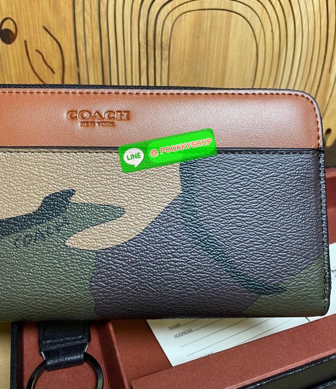 COACH ACCORDION ZIP WALLET IN SIGNATURE CANVAS กระเป๋าสตางค์ใบยาว ซิปรอบ ใช้งานง่าย ด้วยฟังชั่น ด้านใน ใส่บัตรได้จุใจ มีช่องซิปใส่เหรียญตรงกลาง โดนใจหลายๆคนไปเรียบร้อยและคลาสสิค เรียบหรูดูแพงตลอดกาล ยกให้รุ่นนี้เลย