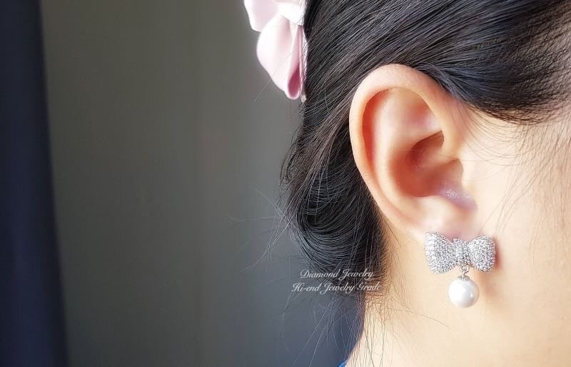 New arrival!!!!! เซตสร้อย ต่างหูโบว์ประดับมุก งานเพชร CZ แท้ งานน่ารักมากกก ใส่ออกมาสวยขนาดไม่เล็กไม่ใหญ่ ห้ามพลาดน้าสาวๆ ใส่ได้แบบ Everyday กันเลยทีเดียว