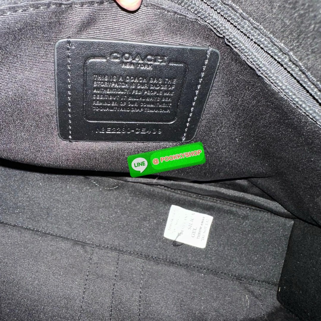 COACH GRAHAM ZIP BRIEF (CE439) 🔖กระเป๋าใส่โน๊ตบุ๊คใส่เอกสารใบใหญ่ 🔖วัสดุ:หนังแท้ทั้งใบ 🔖เปิดปิดด้วยซิป ภายในกว้าง มีช่องย่อยใส่ของจุกจิก ช่องใส่บัตร ใส่เอกสารและของสำคัญได้เยอะ 🔖สายสะพายสามารถถอดออกและปรับระดับได้คะ