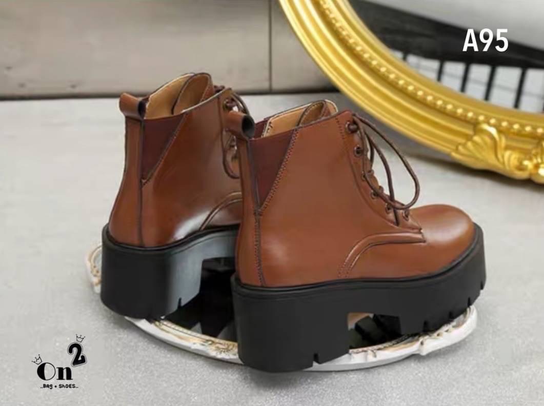 ลุคสนามบินออกบ้านทั้งทีรองเท้าต้องไม่ธรรมดาคร่า บูทส้นตึก เที่ยวเขา แค้มป์ปิ้งเดินป่า เช็คอินรีสอท หรือคาแฟ่สวยๆฟิวเมืองนอกเกร๋ๆ ถ่ายรูปสวยมากกและที่สำคัญบูทคู่นี้สวยแมทช์กับชุดได้ง่ายมากๆค่ะ