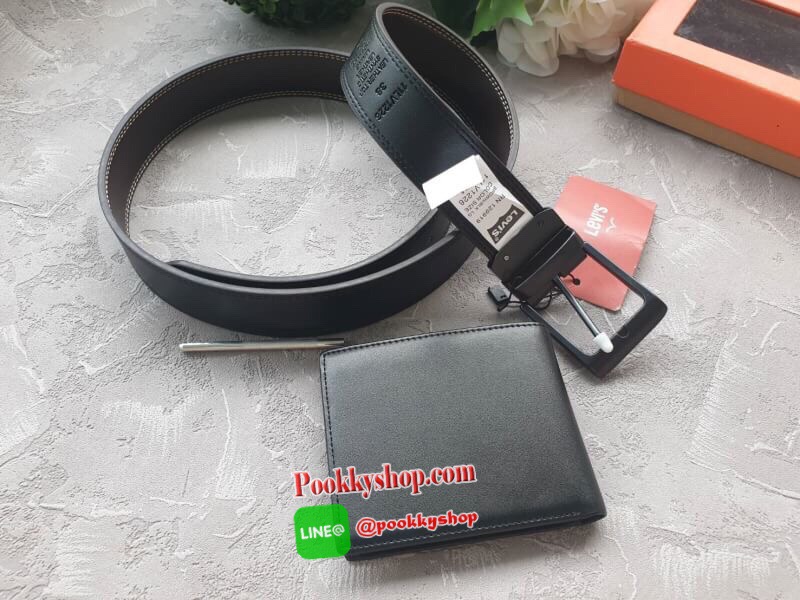 NEW ARRIVAL!! LEVI’S REAL LEATHER BELT & WALLET VALUE PACK ซื้อ1ได้ถึง2ใบ! เซทสุดคุ้ม! ได้ทั้งกระเป๋าสตางค์พับสองตอนและเข็มขัด วัสดุหนังวัวแท้ กระเป๋าสตางค์ปั้มโลโก้ด้านหน้า ภายในมีช่องใส่บัตร ช่องใส่ธนบัตร 2 ช่อง แยกเป็นสัดส่วน เข็มขัดด้านหนึ่งสีดำอีกด้า
