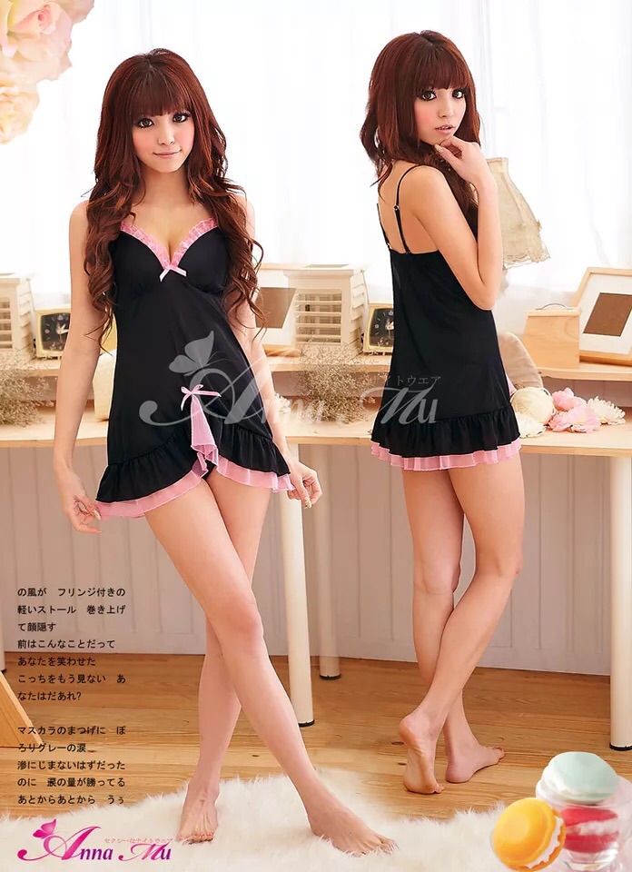 ชุดนอน เซ็กซี่ ชุดนอน สายเดี่ยว ผ้าซาติน สีดำ เนื้อผ้านุ่มลื่น ใส่สบายแต่งขอบลูกไม้ และริบบิ้นสีชมพูช่วงอก แต่งขอบกระโปรง ชายลูกไม้ เล่นระดับ แบบเก๋ๆ ขี้เล่น เซ็กซี่ ๆจ๊ะ ＋ G string เข้าชุด