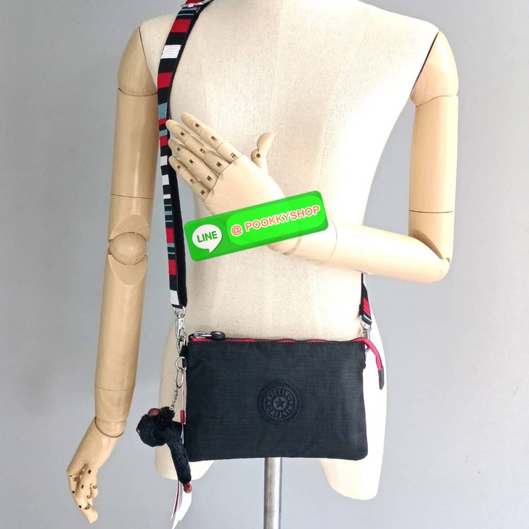 KIPLING Creativity X Crossbody Bag กระเป๋าสะพายวัสดุ Nylon&Polyester 100% ขนาดกำลังน่ารัก เปิดปิดด้วยซิป มา พร้อมพวงกุญเเจลิงน้อย ด้านในมีช่องใส่ของ2ชช่อง เพิ่มตรงกลางมีช่องซิปอีก1ช่อง มีสายคล้องพวงกุญแจ ใส่ของได้จุมาๆเลยค่ะ มีสายสะพายยาวเลื่อนปรับระดับได