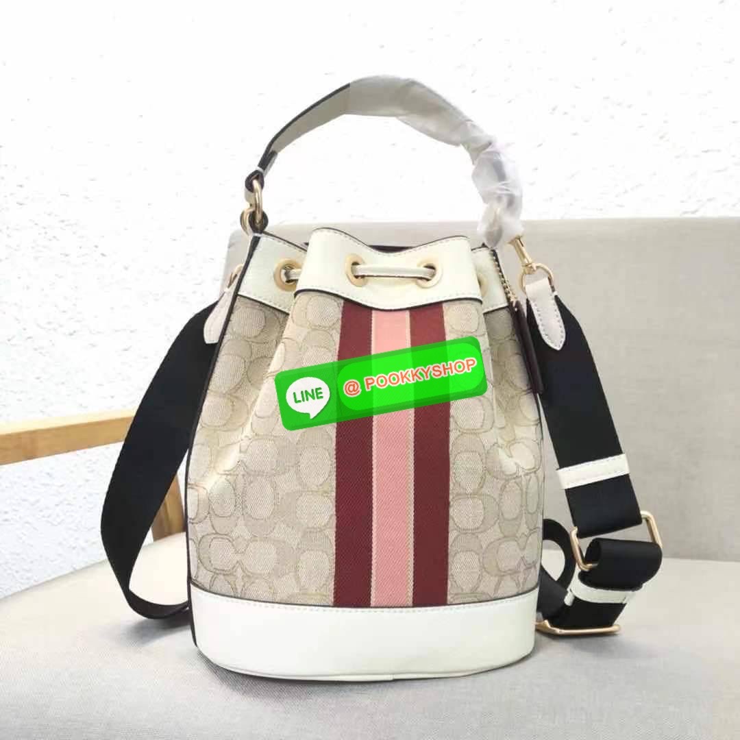 New arrival! 🌈น้องใหม่ล่าสุด สวยหรู ดูดีมากๆค่ะ! COACH DEMPSEY DRAWSTRING BUCKET BAG ((C4100//C4102)) พร้อมส่งที่ไทยค่ะ! กระเป๋าทรงขนมจีบ หนังแท้นิ่มสวยมากๆค่ะ จุดเด่นด้านหน้าปั้มโลโก้แบรนด์ ปากกระเป๋าแบบหูรูดใช้งานง่าย ภายในสามารถใส่ของจำเป็นในชี