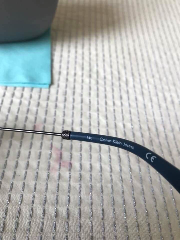 Calvin Klein Jeans CKJ162S สวยมากๆรุ่นนี้พลาดไม่ได้ อุปกรณ์ครบ พร้อมกล่องผ้าเช็ดแว่น กันแดดกันยูวี 100%