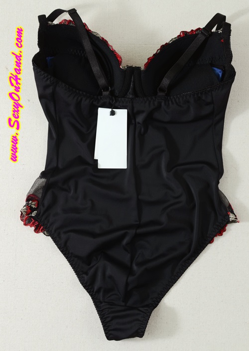 ชุดนอน เซ็กซี่ ชุดบอดี้สูท แต่งปักดอกกุหลาบสีแดง แต่งผ้าซีทรู ช่วงอก และโคนขา สินค้าส่งออกญี่ปุ่น เนื้อผ้าSpandexเกรดพรีเมี่ยม หรูมากๆคะ Size C75/B80 (34C/36B)