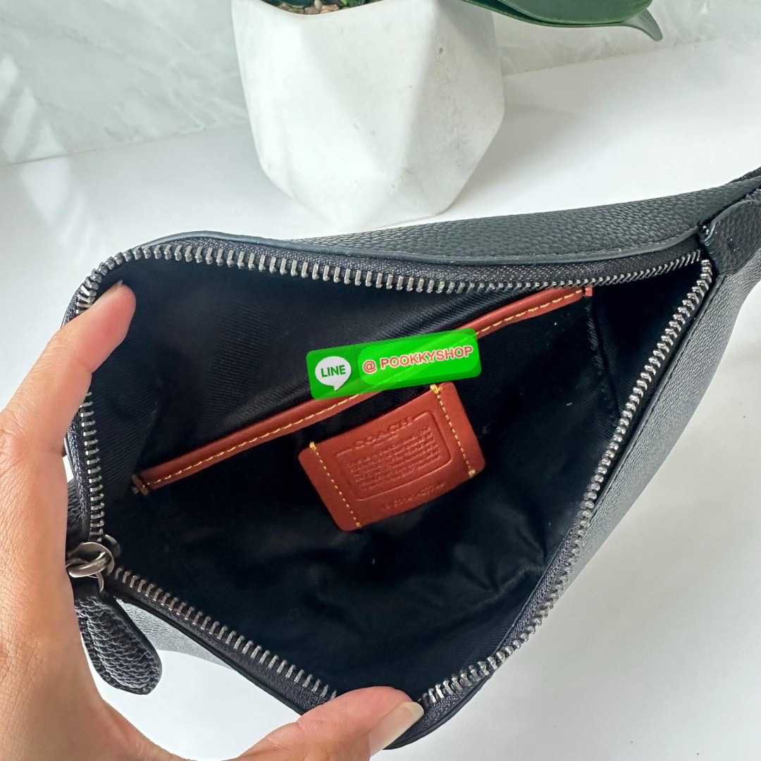 COACH Charter Fanny pack synthetic (C7700) 🔖กระเป๋าคาดอกรุ่นใหม่ไซส์มินิ ขนาดกำลังดี ทรงหล่อ 🔖วัสดุ: แคนวาสตัดสลับหนังแท้ 🔖สายปรับระดับได้ 🔖มี2 ช่องซิป ด้านหน้าและด้านหลัง 🔖ภายในช่องหลักมีช่องใส่ของจุกจิก1ช่อง