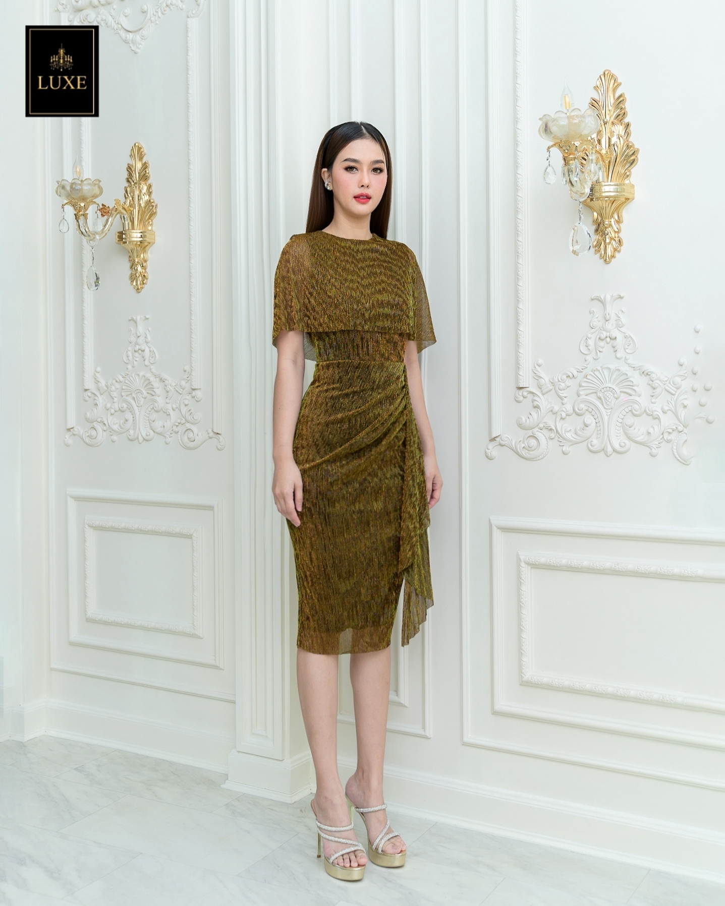 เดรสแฟชั่น เดรสเสื้อคอกลมแขนกุด ดีเทลเป็นเสื้อคลุมไหล่ในตัว