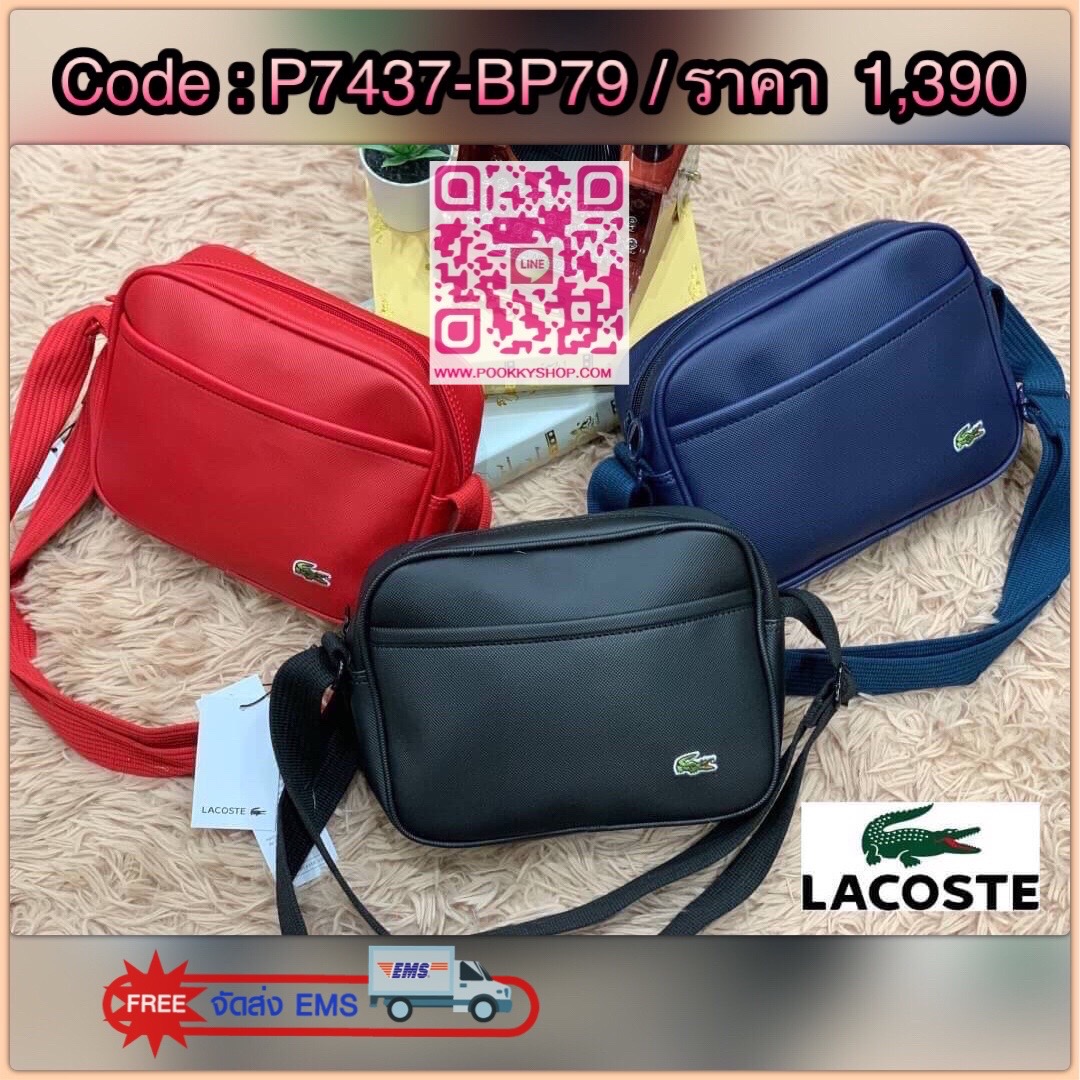 ลาคอส Classic Shoulder Bag Crossbody Bag กระเป๋าสะพายที่สามารถสะพายได้ทั้งสายคู่และสายเดี่ยว รูปทรงกว้างในลักษณะแนวนอน ใส่กระเป๋าสตางค์ยาว มินิไอแพคได้วัสดุpvc100% กันน้ำได้ เปิดปิดด้วยซิปเดียวใช้งานง่าย ด้านหน้ามี1ช่องใช้งานเสียบมือถือหรือของจุกจิกได้