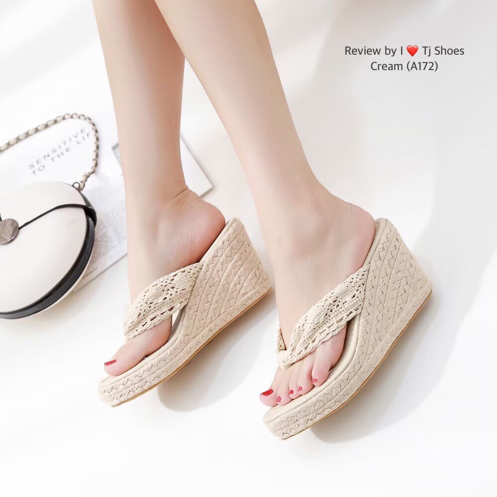 พร้อมรองเท้าส้นเตารีด สวยเก๋ดูแพงมาก รุ่นนี้เป็นงานสั่งทำพิเศษ วัสดุเกรดอย่างดีมากๆ ผ้าลูกไม้น่ารักๆ น้ำหนักเบา สวมใส่ง่ายใส่เดินสบาย แมทกับชุดง่ายอะไรก้สวย แถมใส่ได้เรื่อยๆ ของจริงงานคุณภาพดีสวยคุ้มเกินราคา สวยตรงปกแน่นอนเพราะร้านถ่ายรูปจากสินค้าจริง เป็