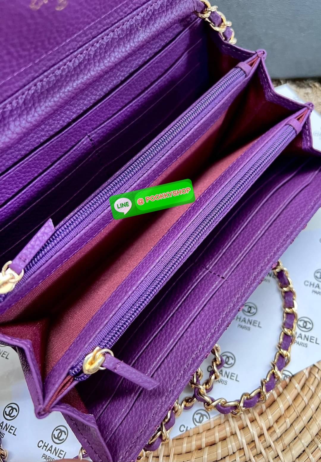 New in! สวยกริปมากๆค่ะ สาวๆที่มีบัตรเยอะๆหรือชอบพกเงินสดเยอะๆ แนะนำรุ่นนี้เลยค่ะ ไม่ผิดหวังแน่นอน CHANEL CHAIN WALLET//CLUTCH BAG ((vip gift ตปท)) พร้อมส่ง บอกเลยน้องสวย ไร้ที่ติเลยค่า! กับกระเป๋าสะพายแบบครอสบอดี้ร์หรือถือแบบคลัทเป็นกระเป๋าเงินเก๋ๆได้เลยค