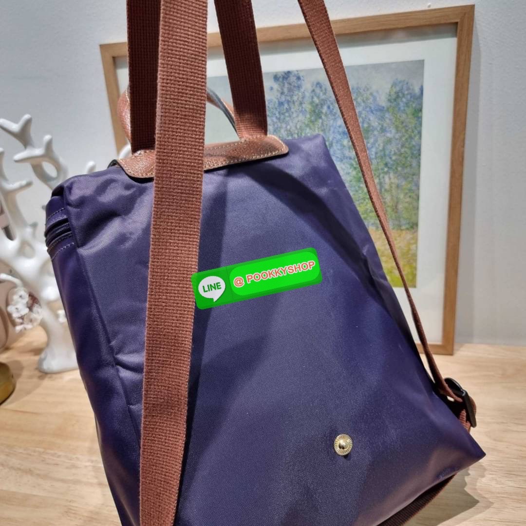 Longchamp le pliage original backpack 🔆 Details สวยคลาสสิคต้องไม่พลาด กับกระเป๋าสะพายทรงเป้ ขนาดกำลังดี น้ำหนักเบา ดีไซน์เรียบง่าย แต่ดูแพง ปากกระเป๋าออกแบบให้มีฝาปิดและซิปแน่นหนา สายสะพายสามารถปรับใช้ตามชอบ ภายในโล่งกว้าง จุของได้สบายๆ พกพาไปไหนก