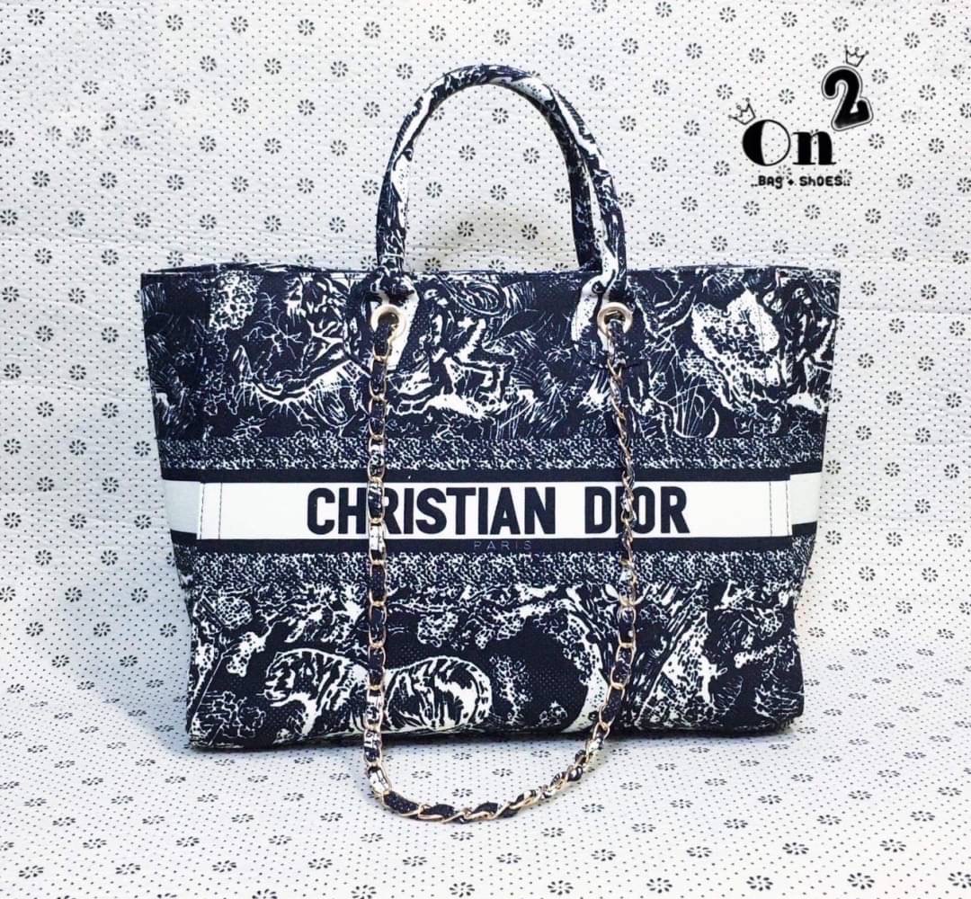 Dior Christian กระเป๋าทรงชอปปิ้ง งานเกรดสวยเลยค่า ชนชอป ใช้งานง่าย งานผ้าทอลายสวยทุกลายค่า อะไหล่สั่งผลิตเฉพาะรุ่น