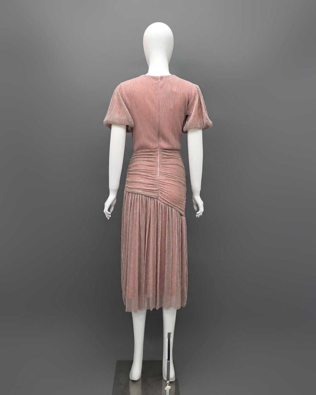 เดรสแฟชั่น เดรสเสื้อคอป้าย แขนบอลลูน กระโปรงเฉลียงทรงเข้ารูป ต่อจีบรูด