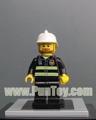 cty022: พนักงานดับเพลิง หมวกขาว เคราน้ำตาล