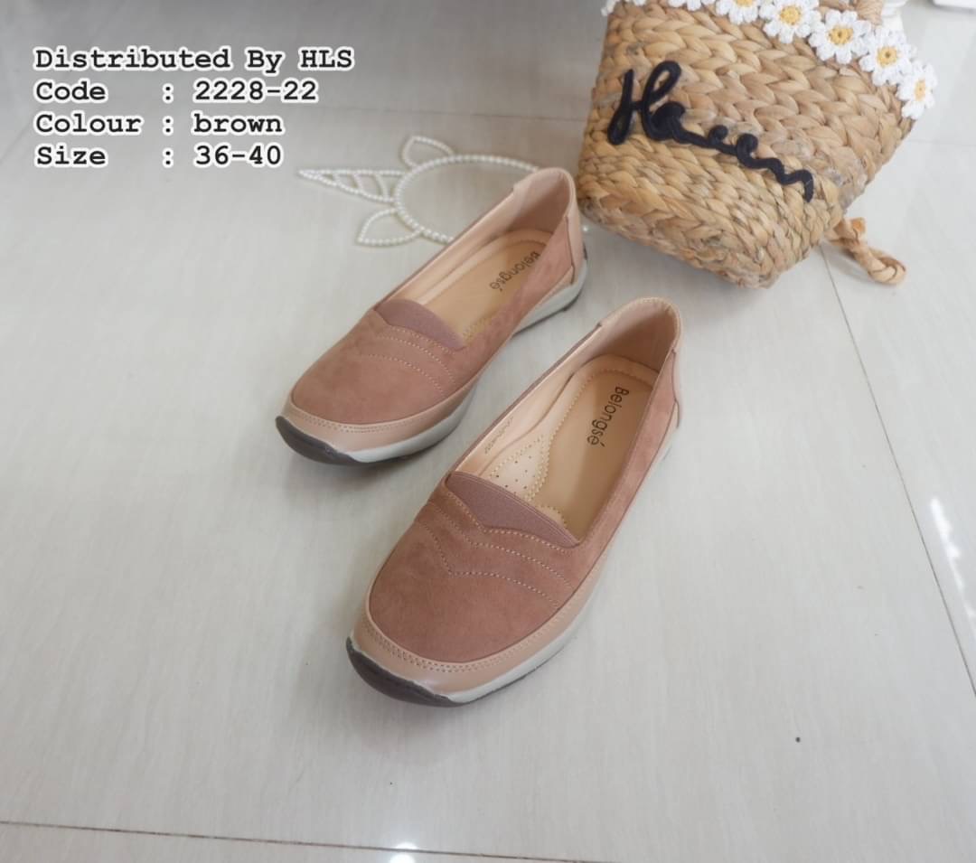 รองเท้าหนังคัชชูทรงBoy พื้นยางอย่างดีกันลื่นแน่นอนคะ หนังบนสักกะหลาดนิ่มๆ ด้านหน้าขอบยืดใส่ง่าย เก๋ๆ ใส่สบายมากๆคะ ใส่ชิวๆ น่ารักคะ