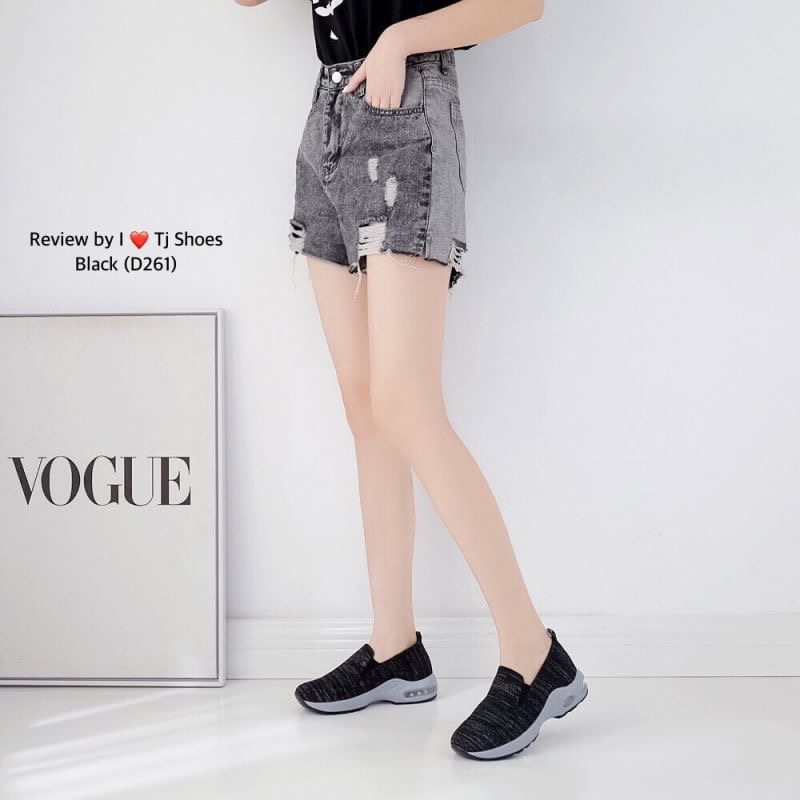 พร้อมส่ง เกร๋ขนาดนี้อดใจไหวหรา รองเท้าผ้าใบเพื่อสุขภาพนำเข้า ที่สวยเกร๋สุดๆ STYLE SKECER วัสดุดีทั้งหมด พื้นยางอย่างดี รองเท้ารุ่นนี้น้ำหนักเบ๊าเบาใส่นิ้มนิ่ม Support เท้าได้ดีมาก ทำให้เดินนุ่มสบายเท้า ใครที่กำลังรองเท้าดีๆ รุ่นนี้เหมาะมาก ของจริงงานดีคุณ