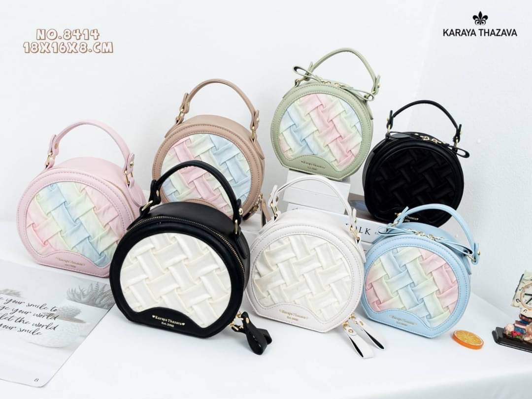 แบรนด์แท้ Karaya ทรงกลมน่ารัก สีสวย มี 2 ช่องใช้งาน ถือได้สะพายข้างได้ งานขายดีคะ ทรงสวยขนาดกำลังน่ารัก