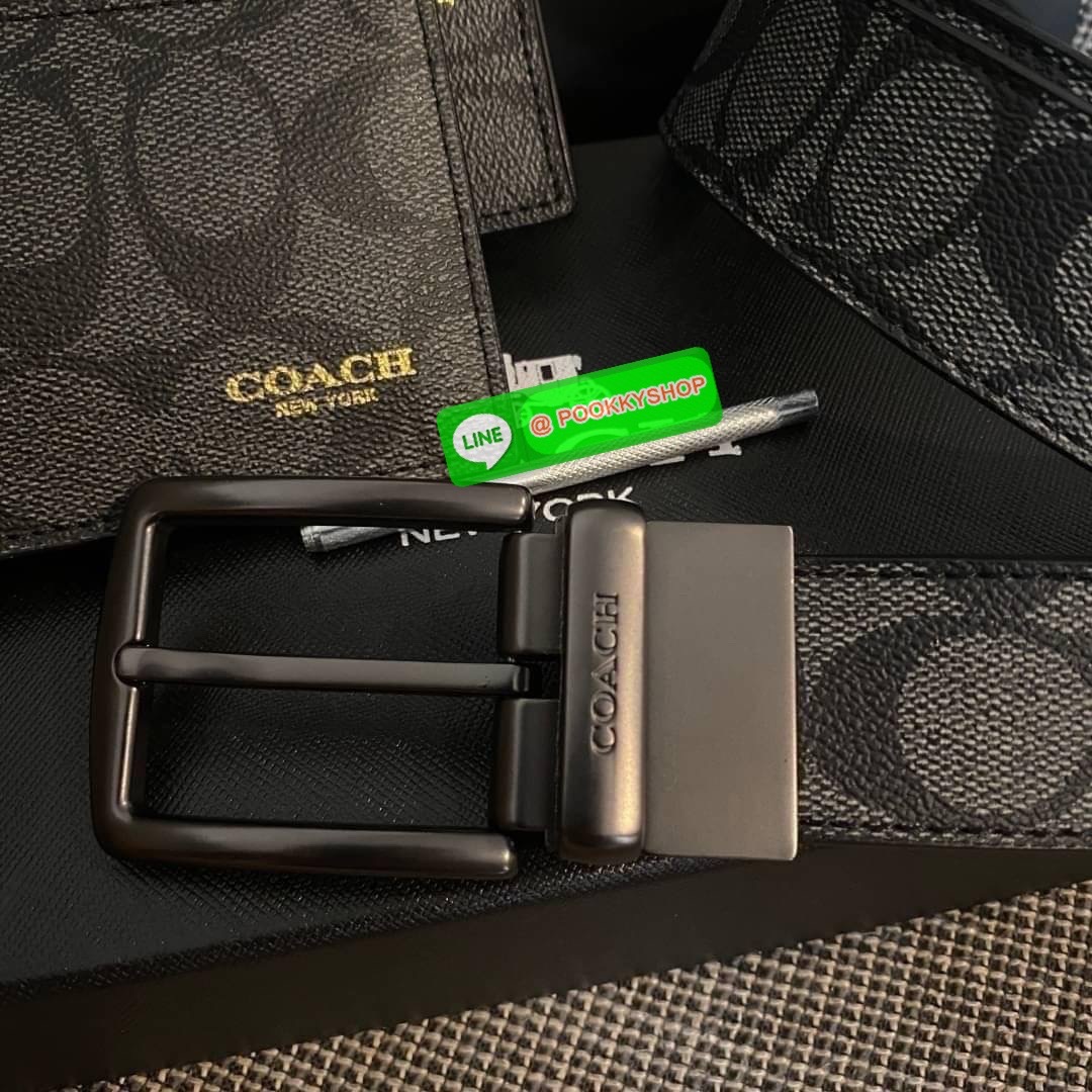 COACH Short Wallet with Belt Set Signature เซทสุดคุ้มค่ะได้ทั้งเข็มขัดและกระเป๋าสตางค์แบบพับ 2 ตอนมีช่องใส่รูปใส่บัตรใส่ธนบัตรแยกเป็นสัดส่วนเหมือนกระเป๋าสตางค์ใบยาวคุณภาพดีตามแบบฉบับของแบรนด์ มาในกล่องแบรนด์สามารถมอบเป็นของขวัญได้ ไอเท็ม Must Have ใครไม่ท