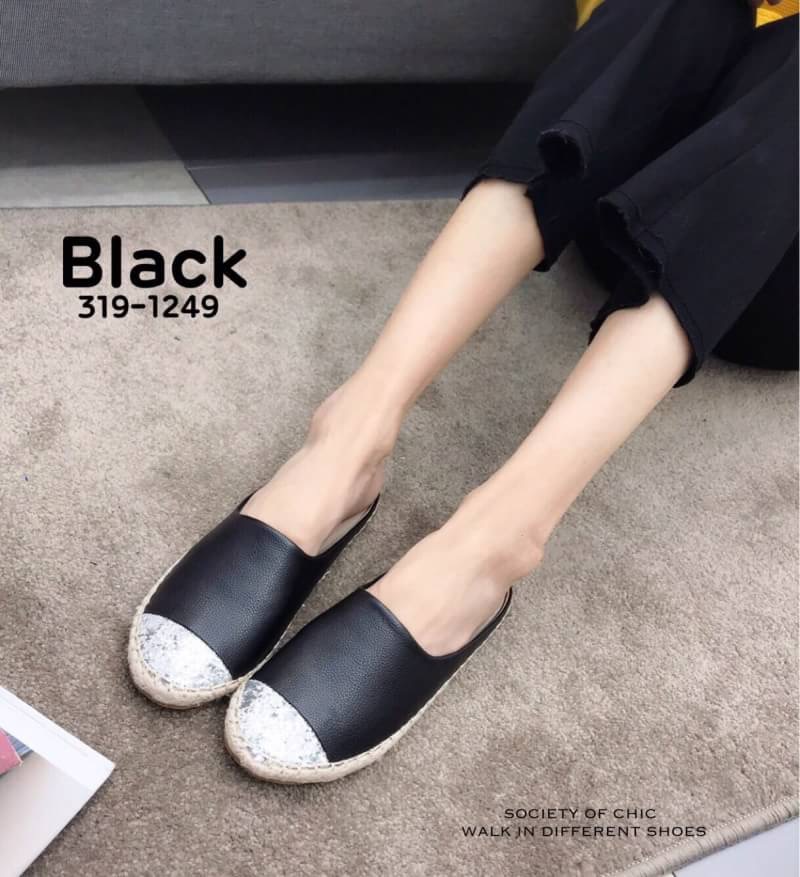 แบบขายดี พร้อมเสิร์ฟ!!! มาแรงสุดๆกับรองเท้า เปิดส้น หนังนิ่ม หัวกลมแต่งกากเพชร ใส่ไดดตลอดไม่มีเอาท์ match กับชุดได้หลากหลายสไตล์ พื้นนิ่มสวมใส่สบาย ห้ามพลาดเลยคร้าาา รองเท้าสวยพร้อมเสิร์ฟที่นี่ที่เดียวค่ะ