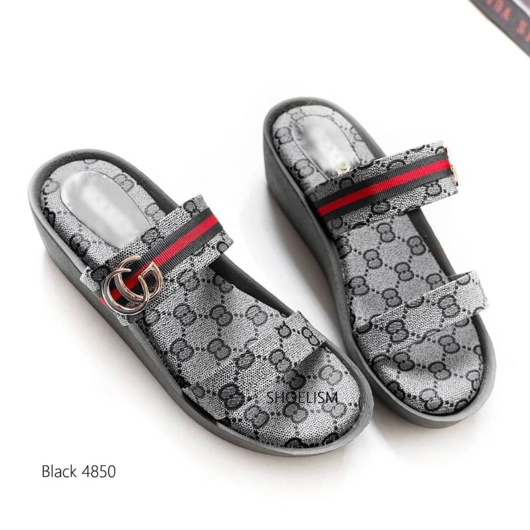 พร้อมส่งนะคะ!! งานสุดเกร๋ สวยหรู รองเท้าลำลอง ส้นเตารีด มีถึง41 พื้นนิ่ม หนัง pu รุ่นนี้สวยมาก ใส่สบายเก็บเท้าเรียว พลาดไม่ได้เลยคร้า!!