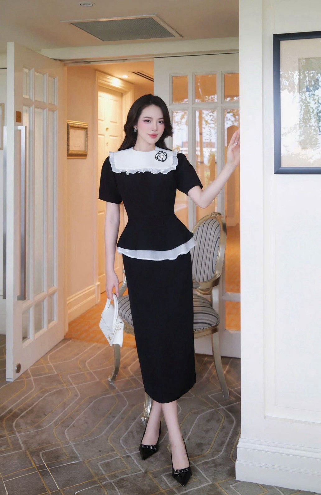 ชุดเซทแฟชั่น ชุด Set4ชิ้น เสื้อแขนสั้นสึดำ ดีเทลแต่งระบายผ้าแก้วสีขาวชายเสื้อ