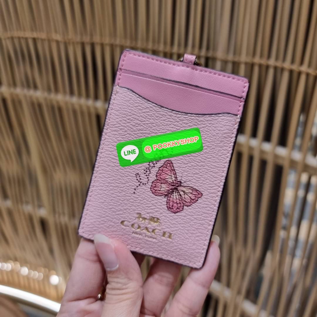 กระเป๋าใส่บัตรคล้องคอ Coach card holder ราคาพิเศษสุดๆ!!! ของหายาก!! ง่ายๆแบบไม่ธรรมดา!! คลาสสิคแต่มีดีเทลโดดเด่น!! กระเป๋าถนอมบัตร พร้อมสายคล้องคอ ดีไซน์ลวดลายสวย ดูดีทุกแบบ ใช้งานง่าย พกพาสะดวก จะใส่บัตรพนักงาน บัตรเครดิต บัตรปชช. ใบขับขี่ และบัตรอื่นๆที