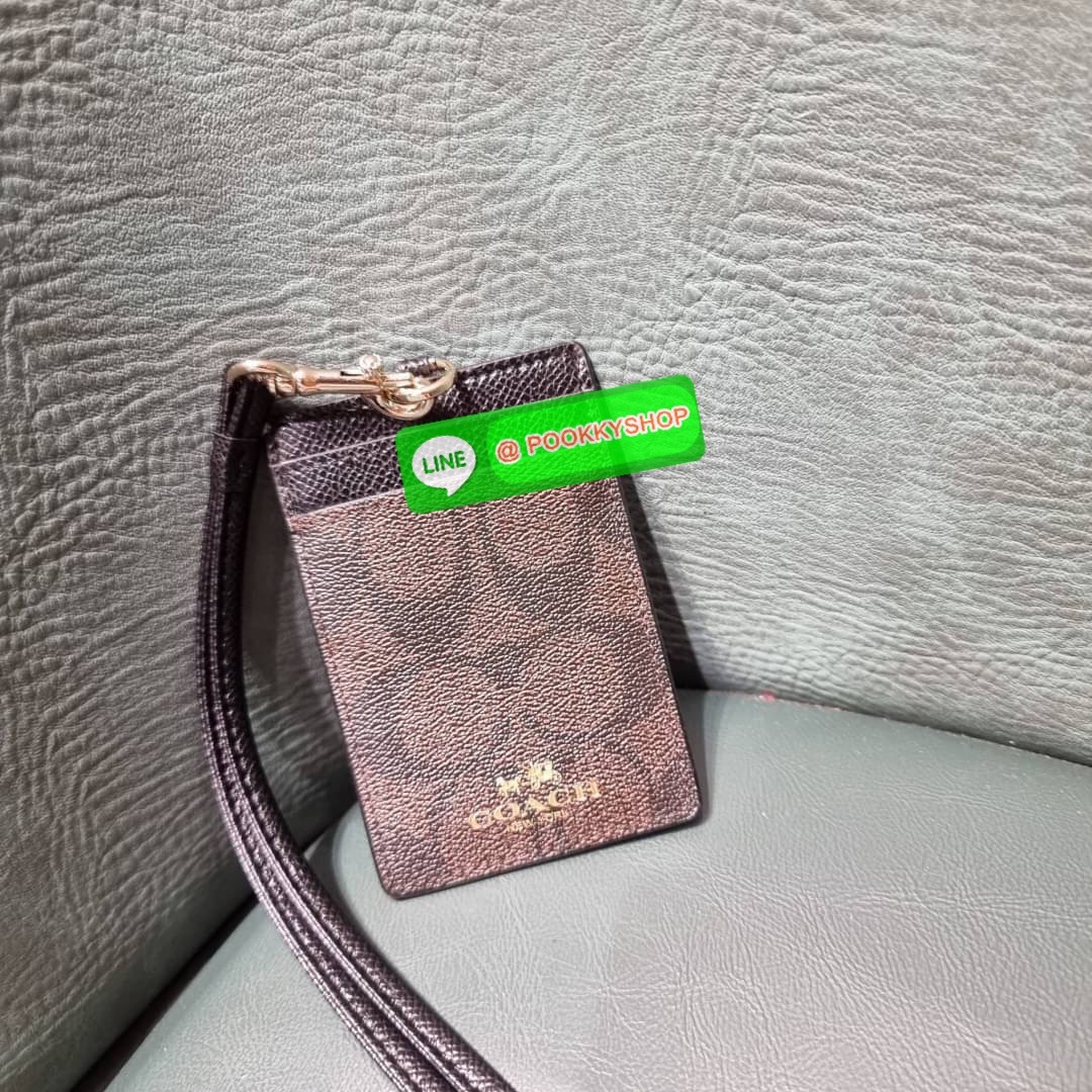 กระเป๋าใส่บัตรคล้องคอ Coach card holder ราคาพิเศษสุดๆ!!! ของหายาก!! ง่ายๆแบบไม่ธรรมดา!! คลาสสิคแต่มีดีเทลโดดเด่น!! กระเป๋าถนอมบัตร พร้อมสายคล้องคอ ดีไซน์ลวดลายสวย ดูดีทุกแบบ ใช้งานง่าย พกพาสะดวก จะใส่บัตรพนักงาน บัตรเครดิต บัตรปชช. ใบขับขี่ และบัตรอื่นๆที