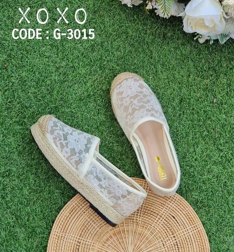 สินค้าพร้อมส่ง คัชชู ผ้าลูกไม้ ซีทู มีส้นเล็กน้อย กำลังใส่สบาย ส้นเสมอ น้ำหนักเบา แมทส์ชุดง่าย