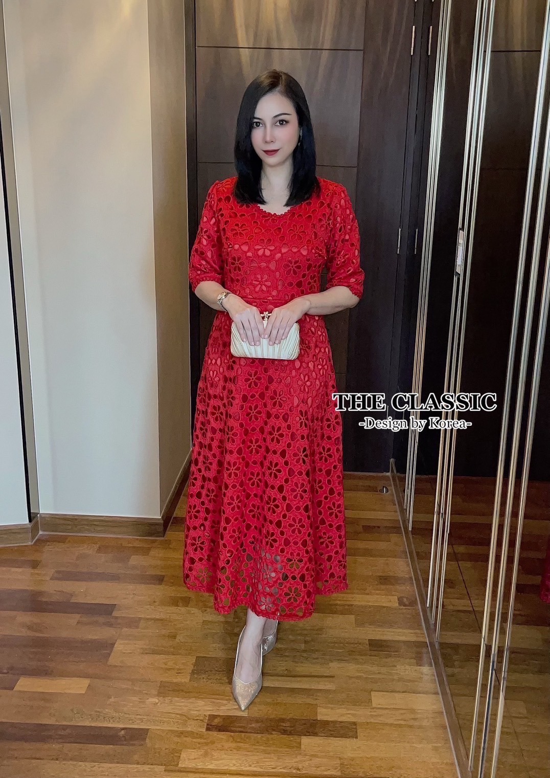 เดรสแฟชั่น เดรสลูกไม้ยาว ใช้ผ้าลูกขึ้นลายดอกไม้ เนื้อแน่นอย่างดีมีน้ำหนัก