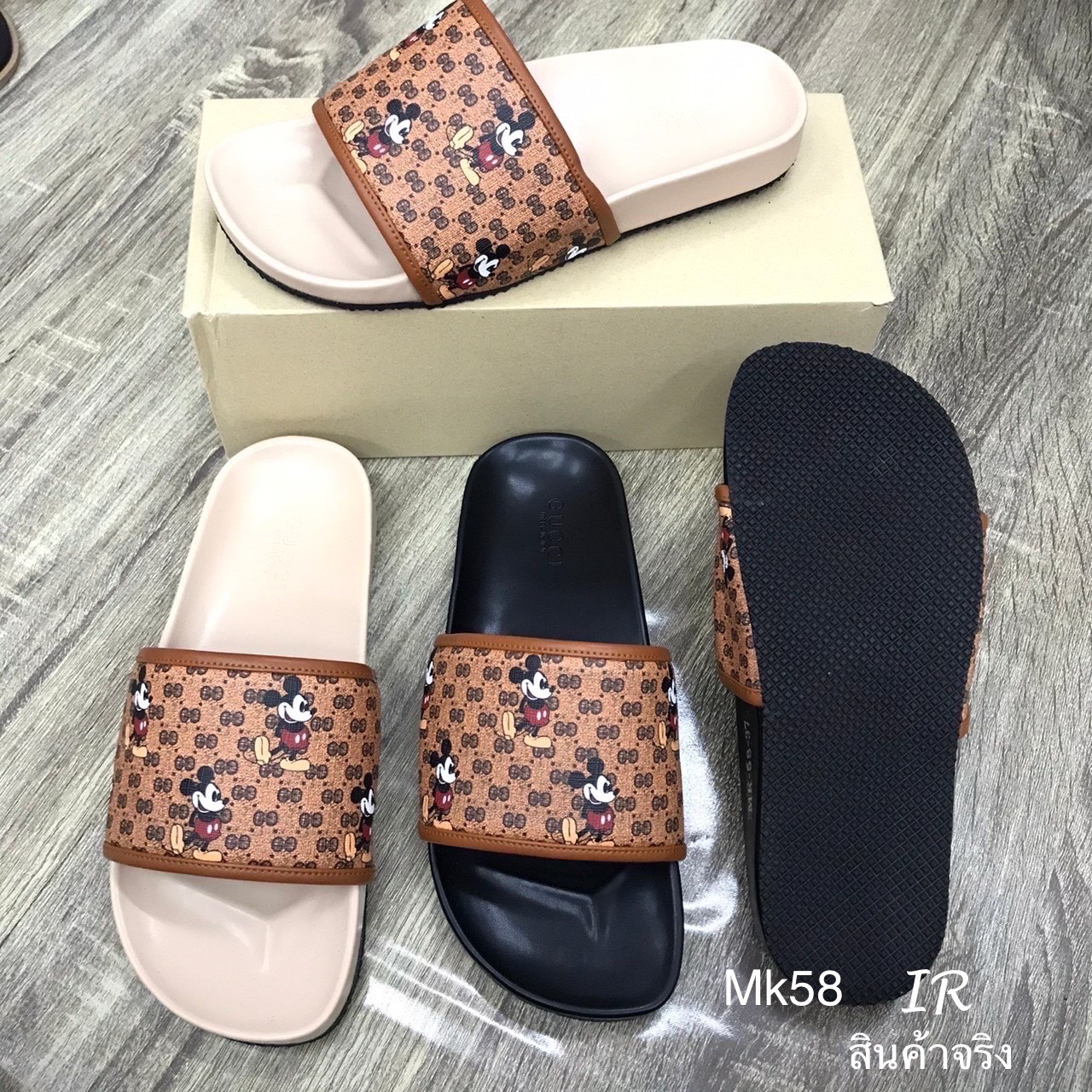 แบบขายดี!!! พร้อมส่ง รองเท้าแตะหนังนิ่มมากสรีนลาย มิกกี้xกุชชี่ ดีไซน์เก๋น่ารัก ด้านในเสริมนวมนิ่มซับกำมะหยี่ พื้นนิ่มซัพพอร์ทเท้า ส้นกันลื่น ใส่สวยสบายนุ่มเท้ามากค่า