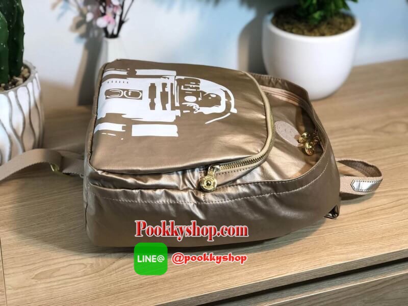 Kipling Disney's Backpack collection สุดน่ารักจากแบรนด์ kipling ขนาดกำลังน่ารักพอเหมาะสำหรับใส่ของระหว่างวัน และช่องจัดเก็บอีกหลากหลายรูปแบบ ดีไซน์สวยนับเป็นอีกหนึ่งกระเป๋าเป้ที่พร้อมให้คุณได้สะพายออกไปข้างนอกได้ทุกวันอย่างมั่นใจ เพราะแมทช์เข้ากับทุก